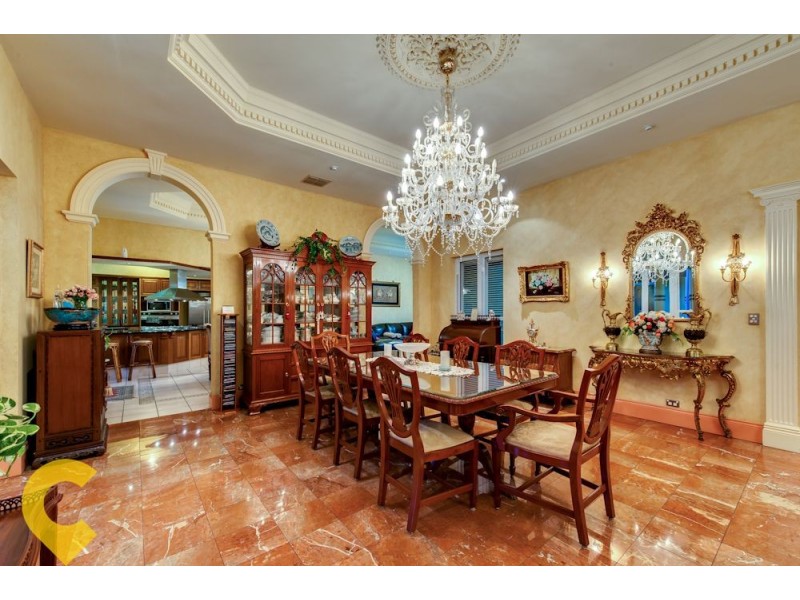 4 Commodore Drive, Birkdale QLD 4159