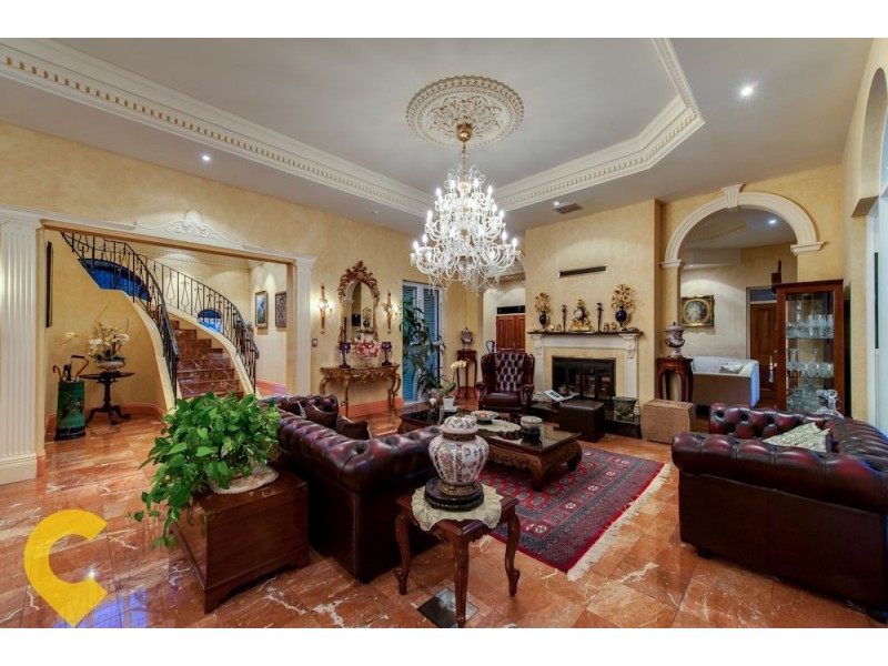 4 Commodore Drive, Birkdale QLD 4159