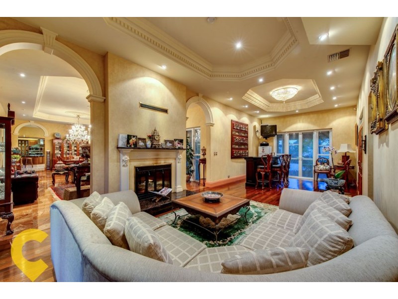 4 Commodore Drive, Birkdale QLD 4159