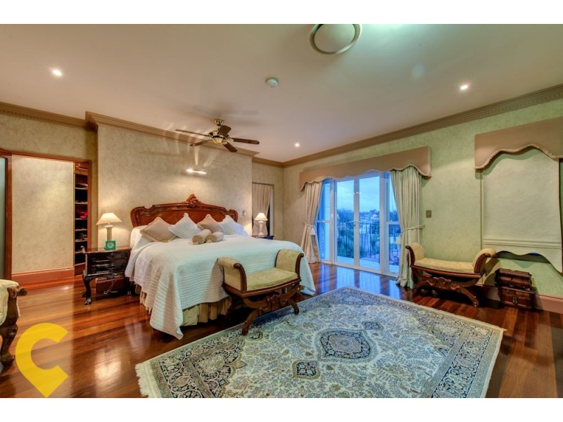 4 Commodore Drive, Birkdale QLD 4159