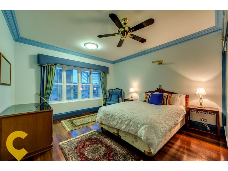 4 Commodore Drive, Birkdale QLD 4159