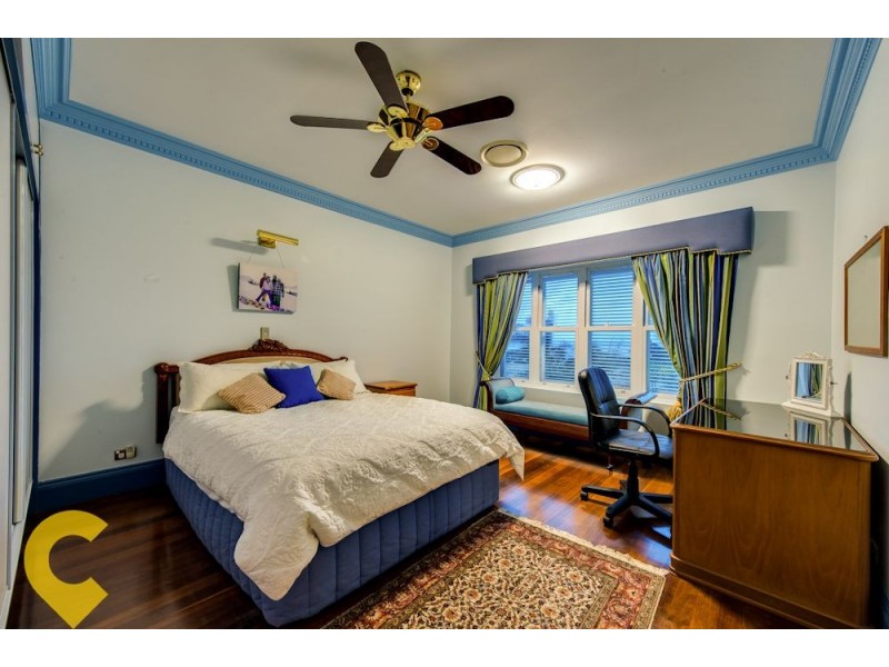 4 Commodore Drive, Birkdale QLD 4159