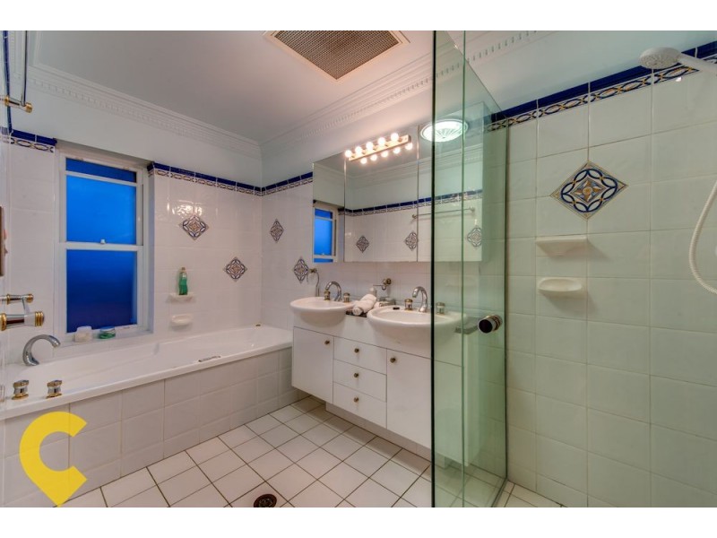 4 Commodore Drive, Birkdale QLD 4159