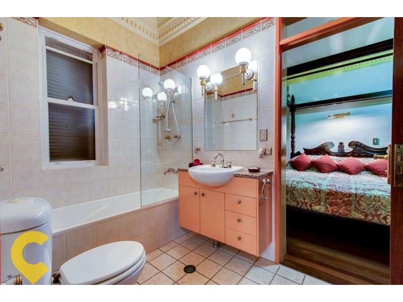 4 Commodore Drive, Birkdale QLD 4159