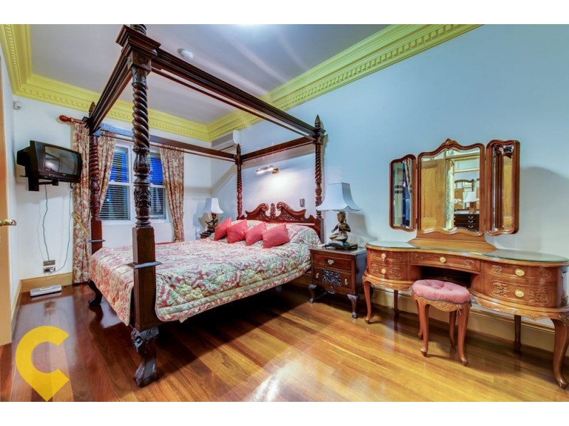 4 Commodore Drive, Birkdale QLD 4159