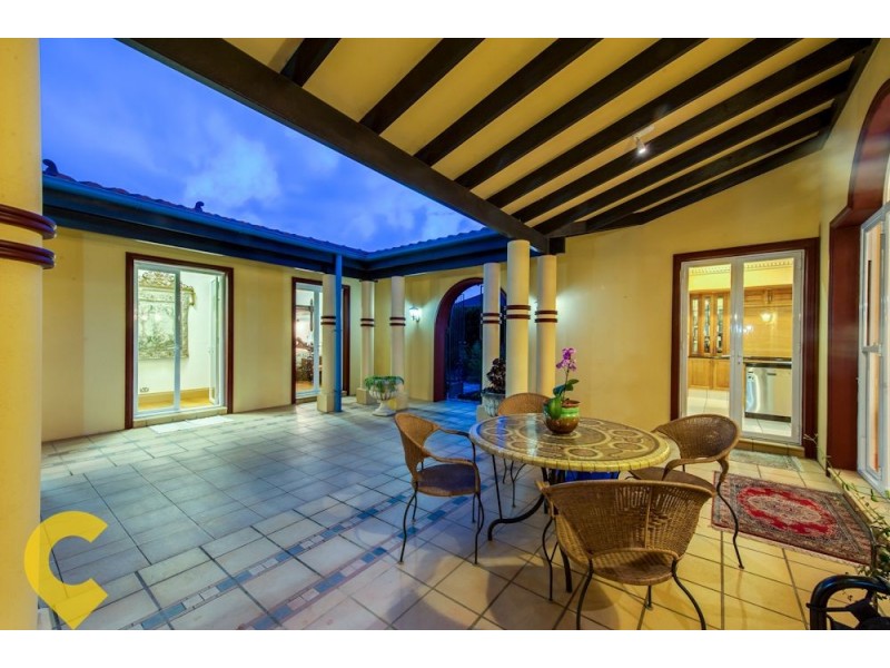 4 Commodore Drive, Birkdale QLD 4159