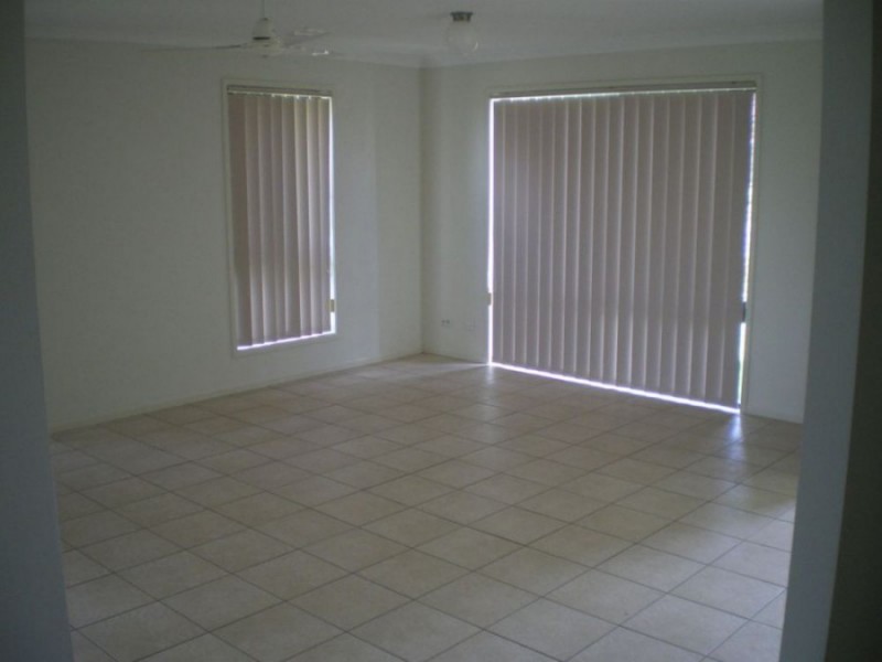 12 Hilldean Drive, Raceview QLD 4305