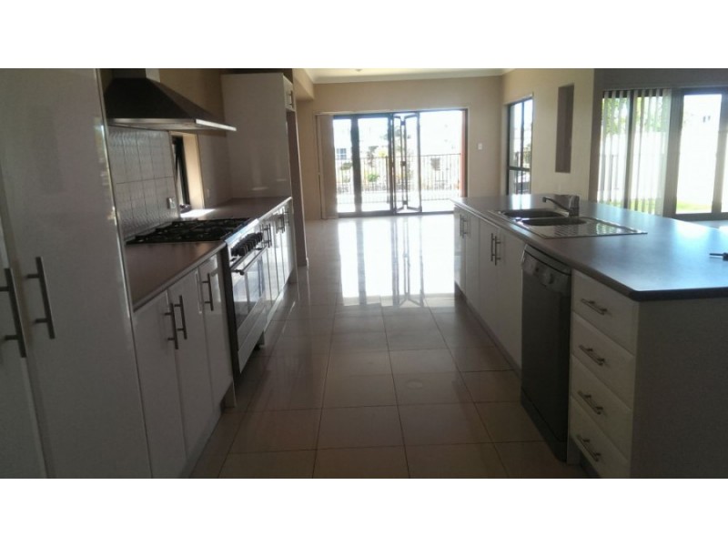 51 Coomera Court, Helensvale QLD 4212