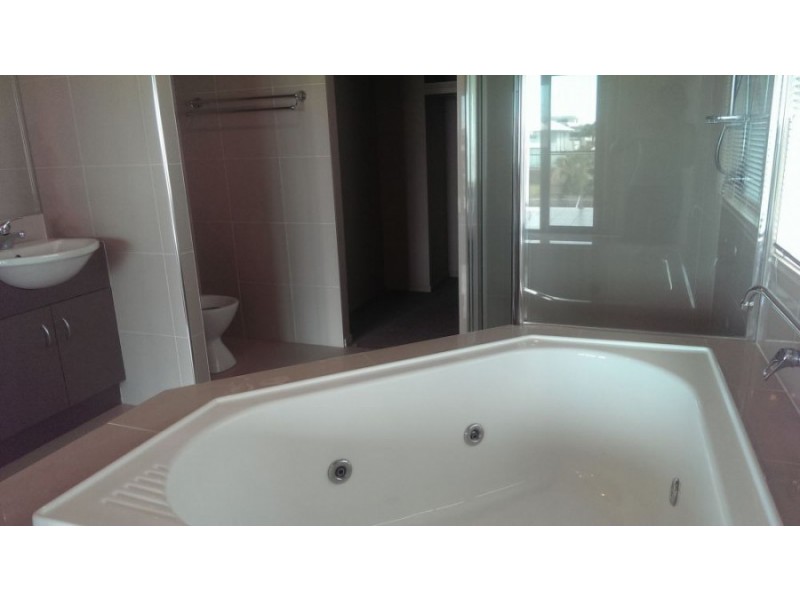 51 Coomera Court, Helensvale QLD 4212