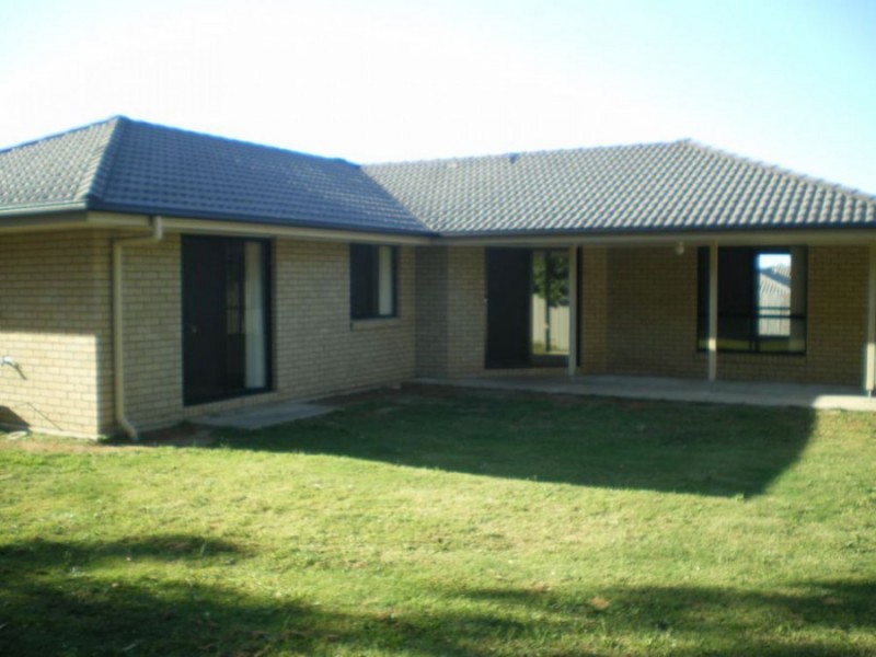 8 Demmers Court, Goodna QLD 4300