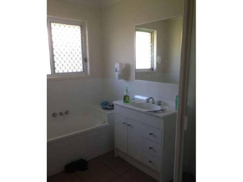 8 Barker Close, Goodna QLD 4300