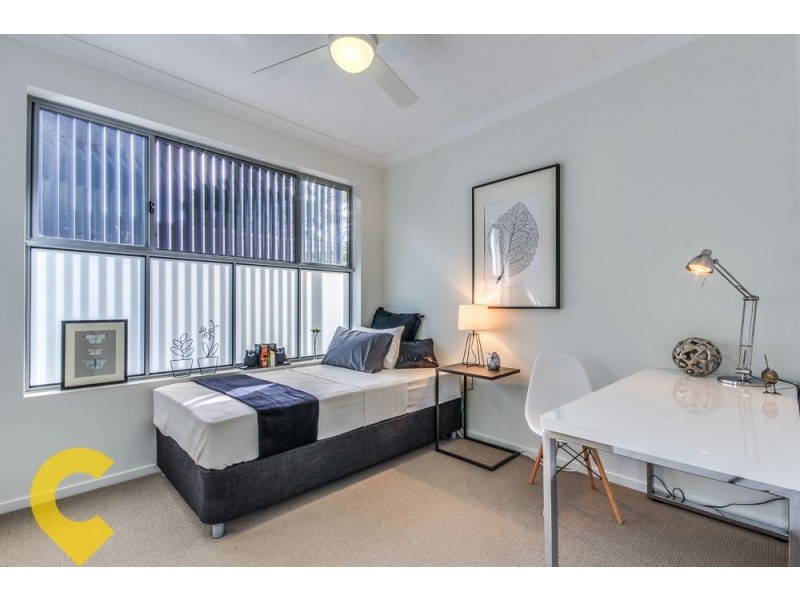 2/96 Dell Road, St Lucia QLD 4067