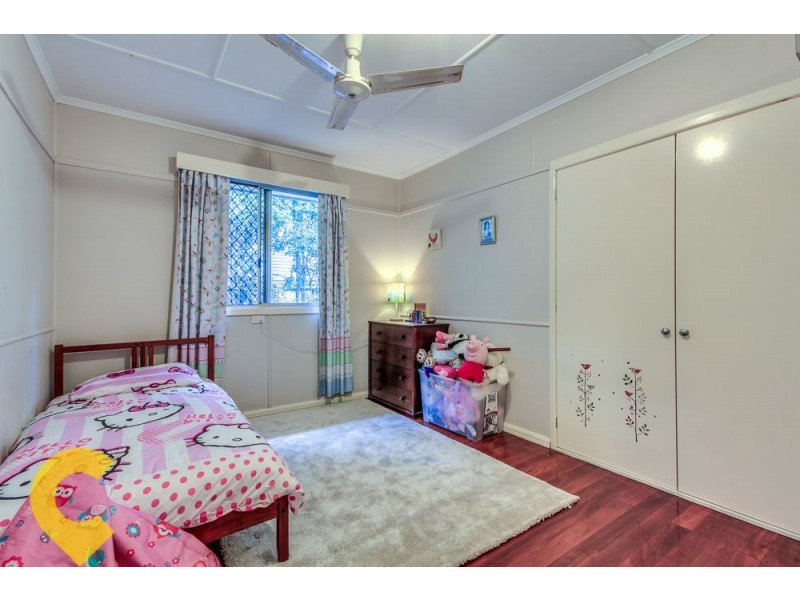 19 Clinton Street, Coopers Plains QLD 4108