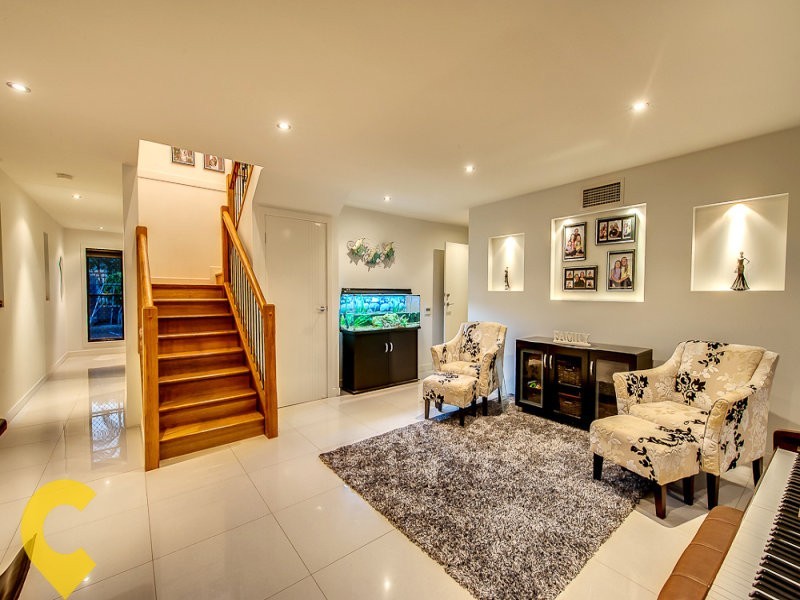 9 Stuart Place, Eight Mile Plains QLD 4113