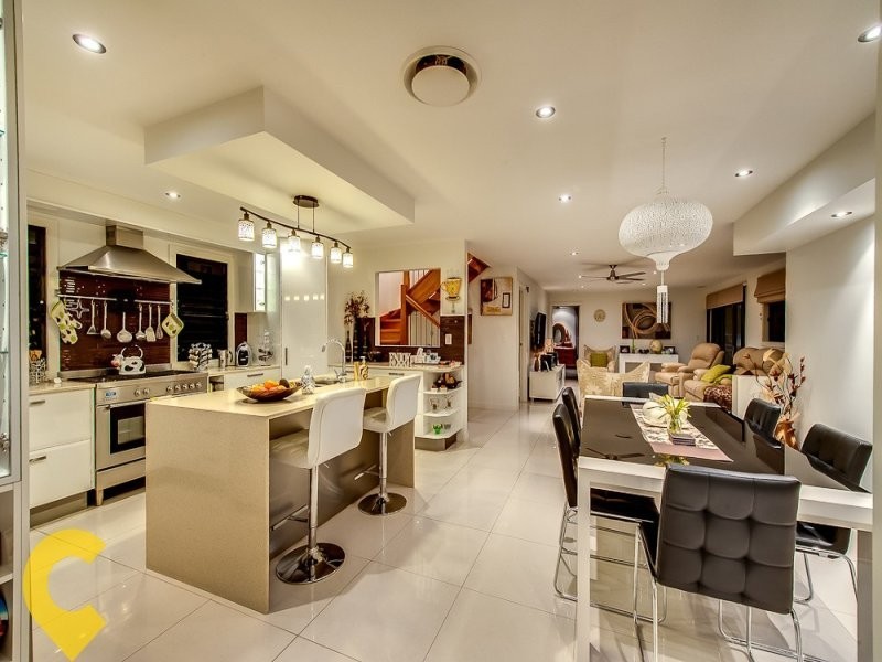 9 Stuart Place, Eight Mile Plains QLD 4113