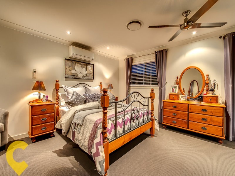 9 Stuart Place, Eight Mile Plains QLD 4113