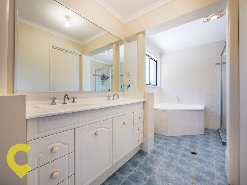 8 Yvonne Crescent, Mount Warren Park QLD 4207
