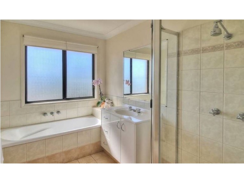 2 Apsley Crescent, Parkinson QLD 4115