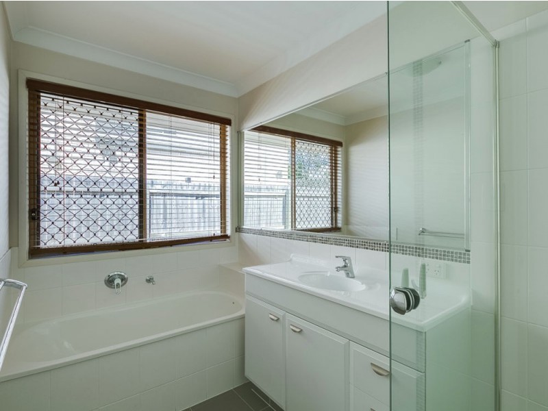 64 Larapinta Circuit, Parkinson QLD 4115