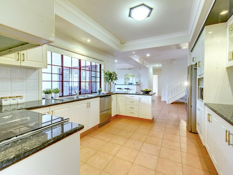 3 Beaulieu Crescent, Carindale QLD 4152