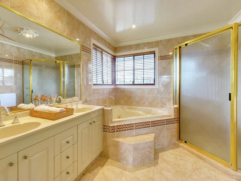 3 Beaulieu Crescent, Carindale QLD 4152