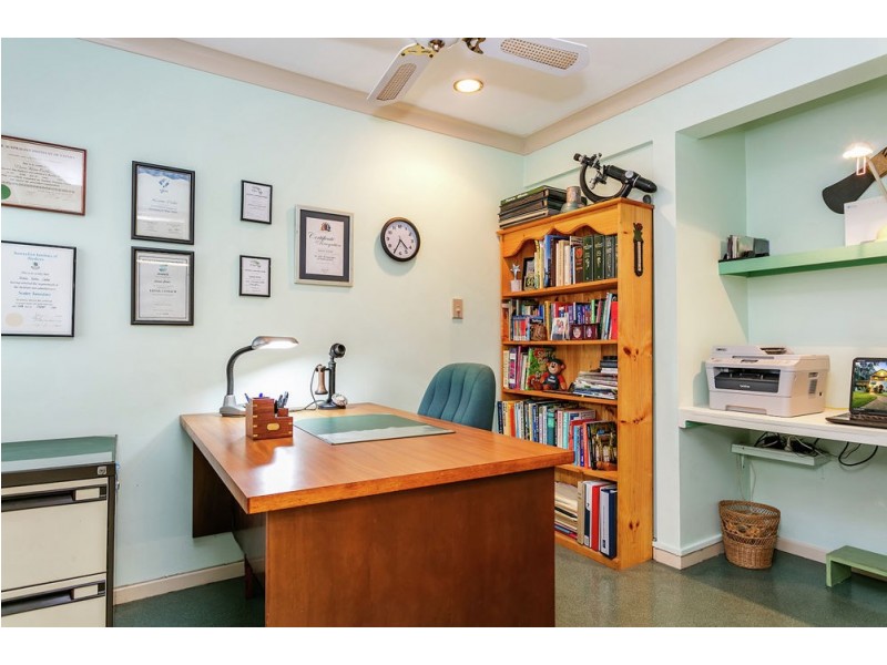 3 Manara Place, Eight Mile Plains QLD 4113