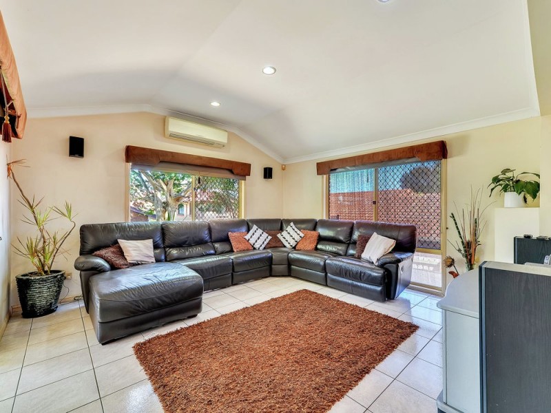 413 Kessels Road, Robertson QLD 4109