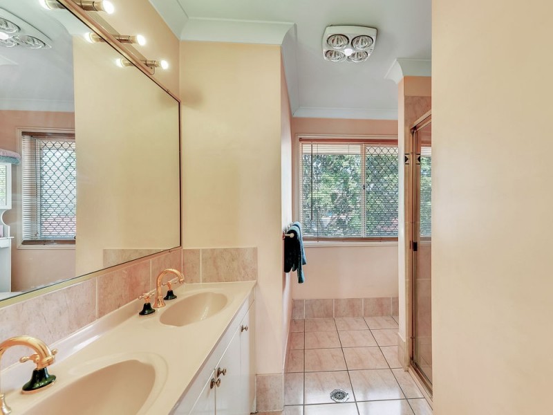 413 Kessels Road, Robertson QLD 4109