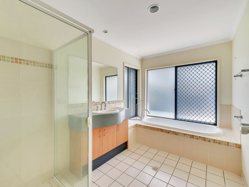 9 David Place, Manly West QLD 4179