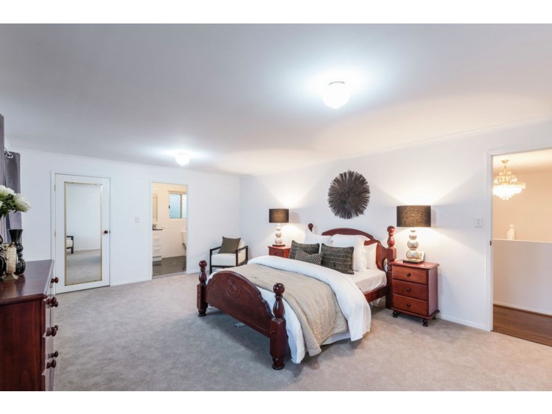 5 Conifer Street, Carindale QLD 4152