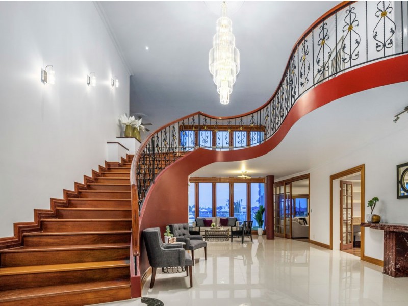 11 Grenoble Place, Raby Bay QLD 4163