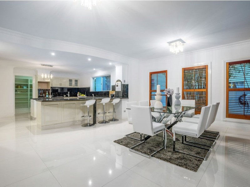11 Grenoble Place, Raby Bay QLD 4163