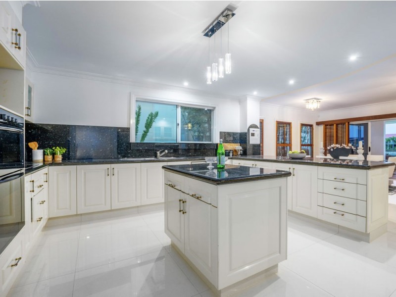 11 Grenoble Place, Raby Bay QLD 4163