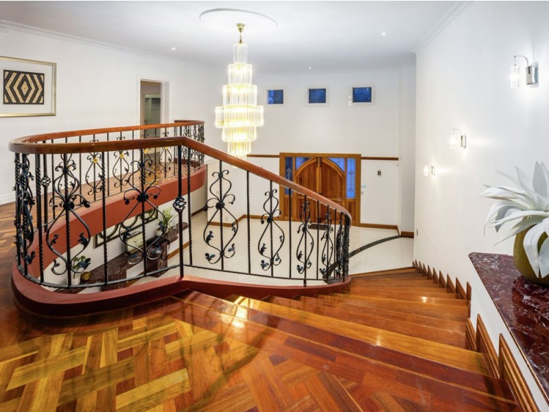 11 Grenoble Place, Raby Bay QLD 4163