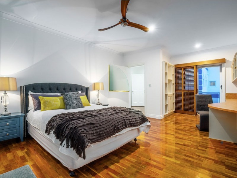 11 Grenoble Place, Raby Bay QLD 4163