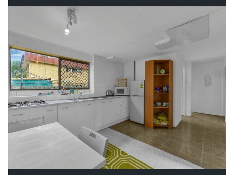77 Grout Street, Macgregor QLD 4109