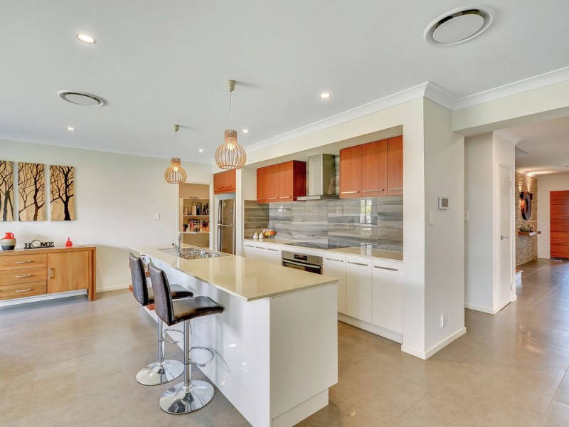 19 Plateau Place, Rochedale QLD 4123