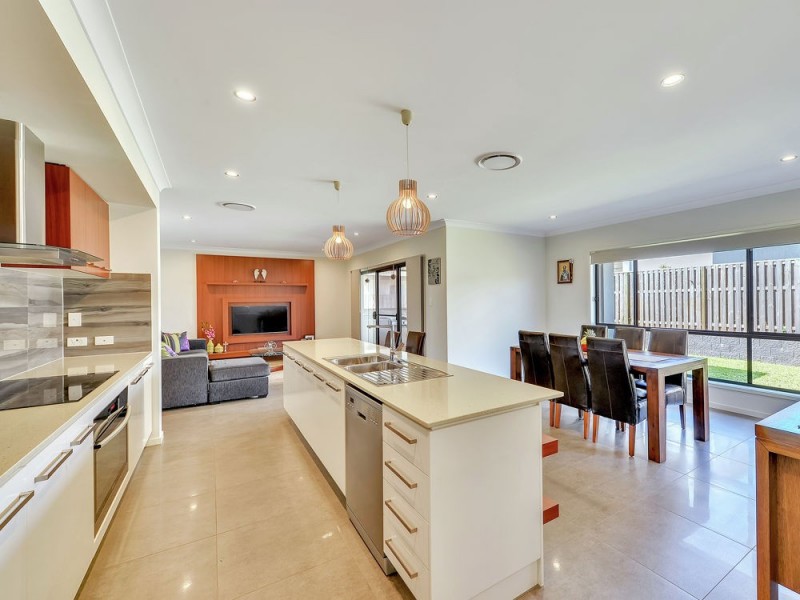 19 Plateau Place, Rochedale QLD 4123