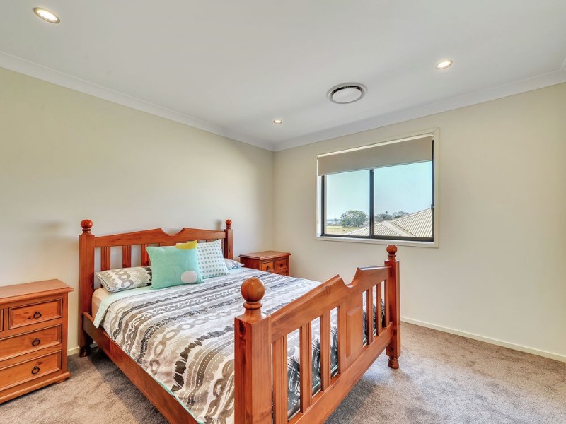 19 Plateau Place, Rochedale QLD 4123