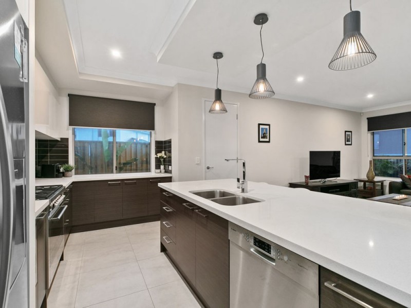 18 Zenith Street, Rochedale QLD 4123