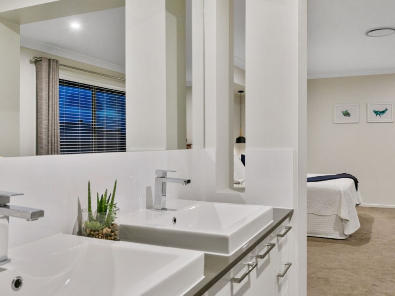 18 Zenith Street, Rochedale QLD 4123