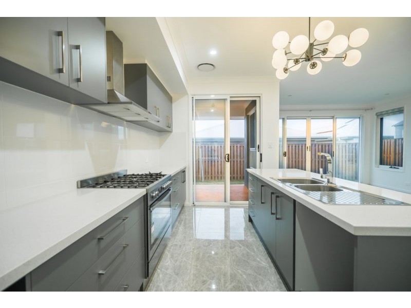 8 Paragon Street, Rochedale QLD 4123