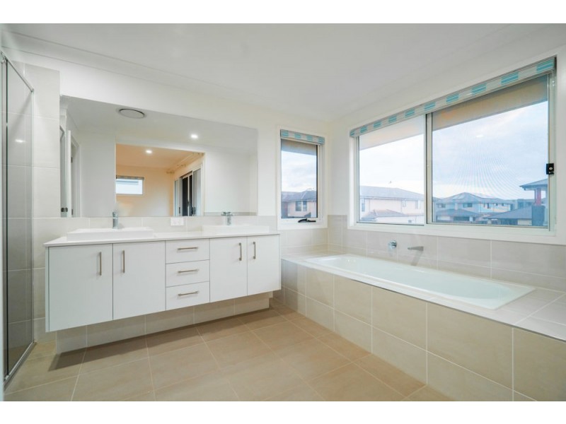 8 Paragon Street, Rochedale QLD 4123