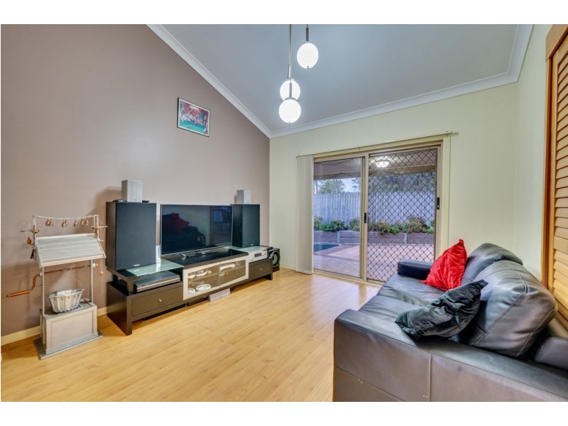 5 St Clair Close, Parkinson QLD 4115