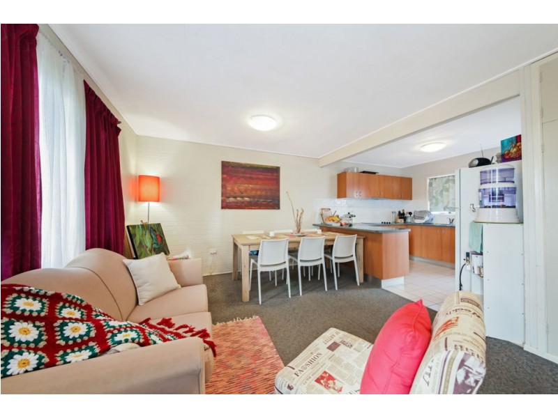 109 Prince Edward Parade, Scarborough QLD 4020