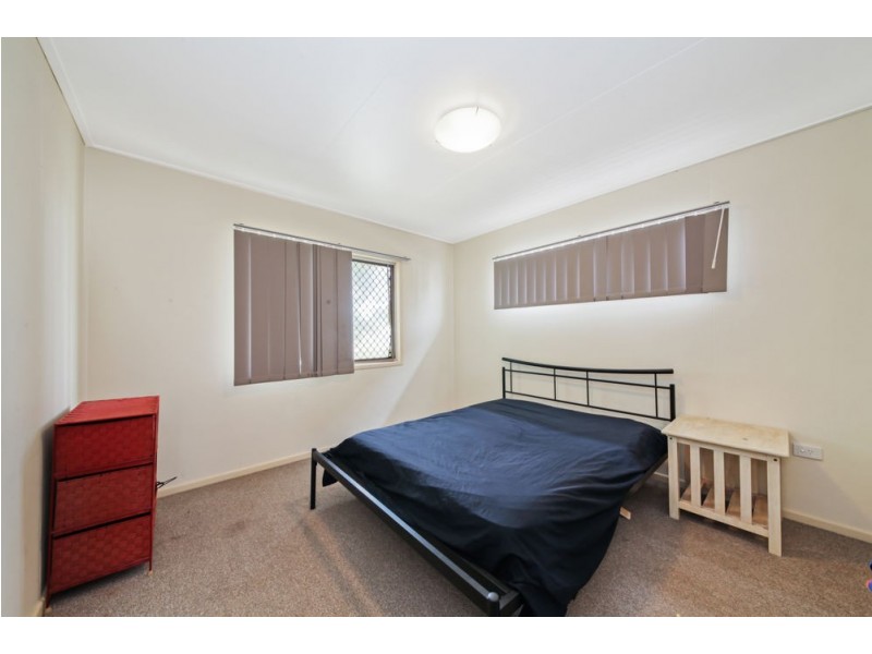 109 Prince Edward Parade, Scarborough QLD 4020