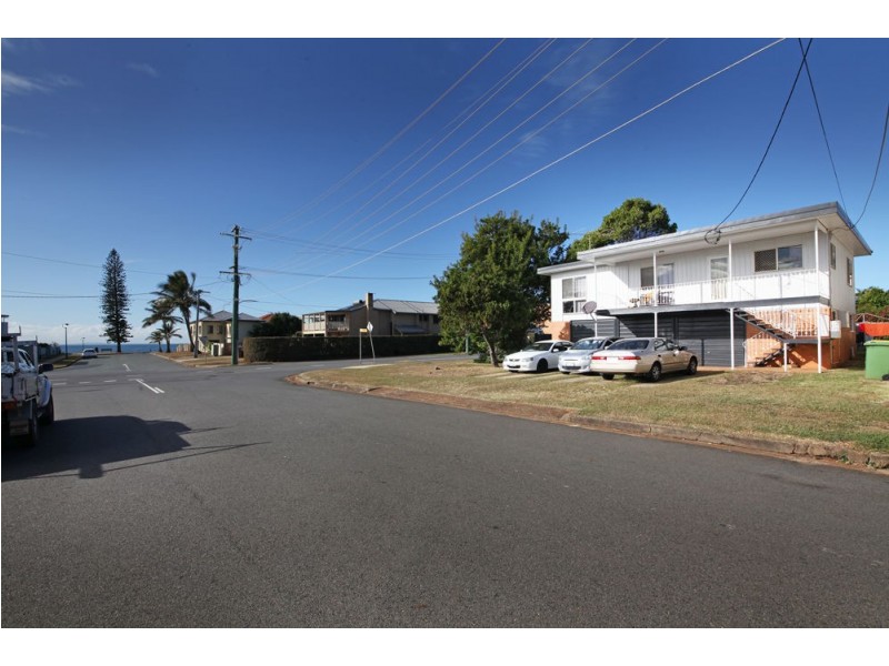 109 Prince Edward Parade, Scarborough QLD 4020