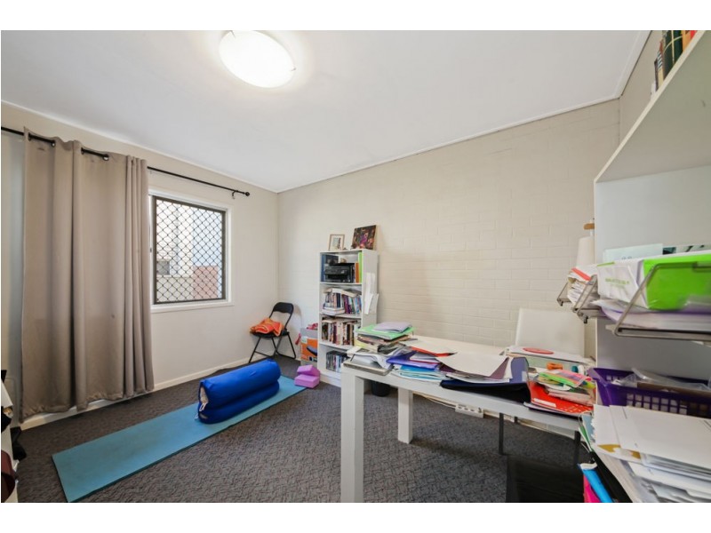 109 Prince Edward Parade, Scarborough QLD 4020