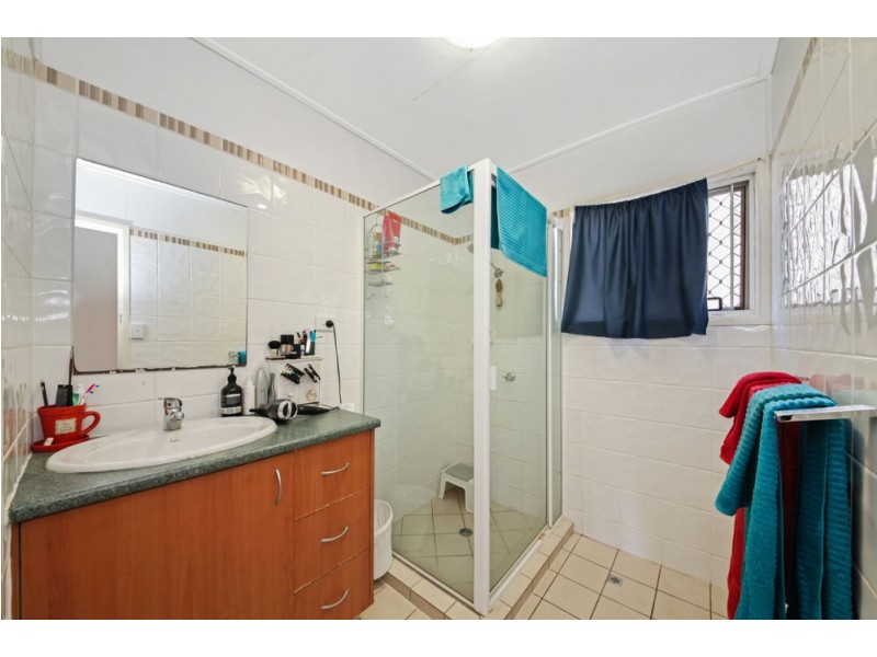 109 Prince Edward Parade, Scarborough QLD 4020