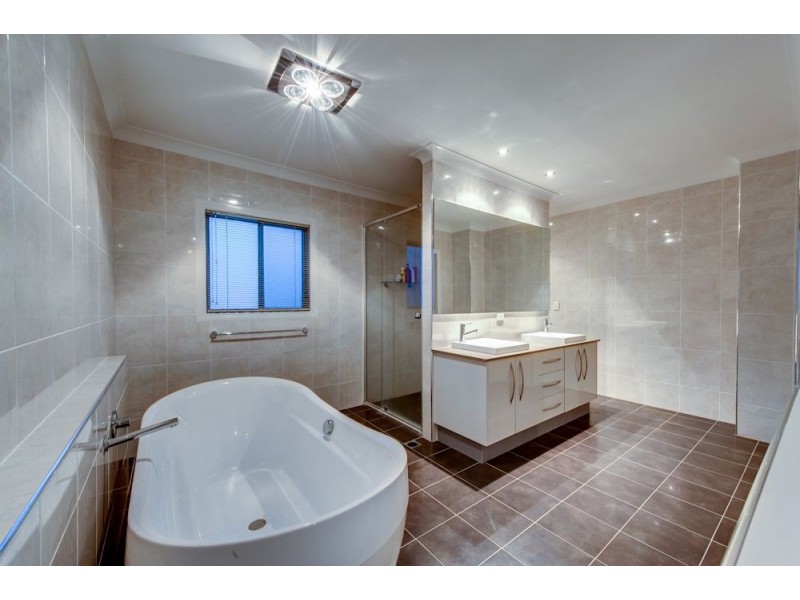 43 Condamine Drive, Sinnamon Park QLD 4073